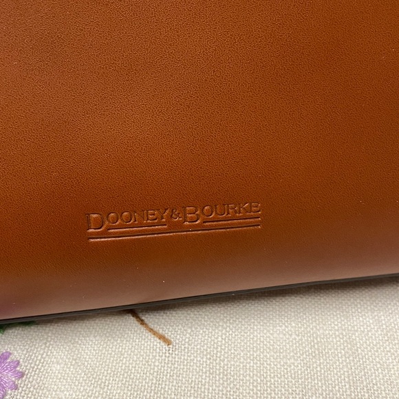 Dooney & Bourke Alto ShoulderBag 13” x 11” x 5.5” & Dust-bag pre-owned - Picture 2 of 13